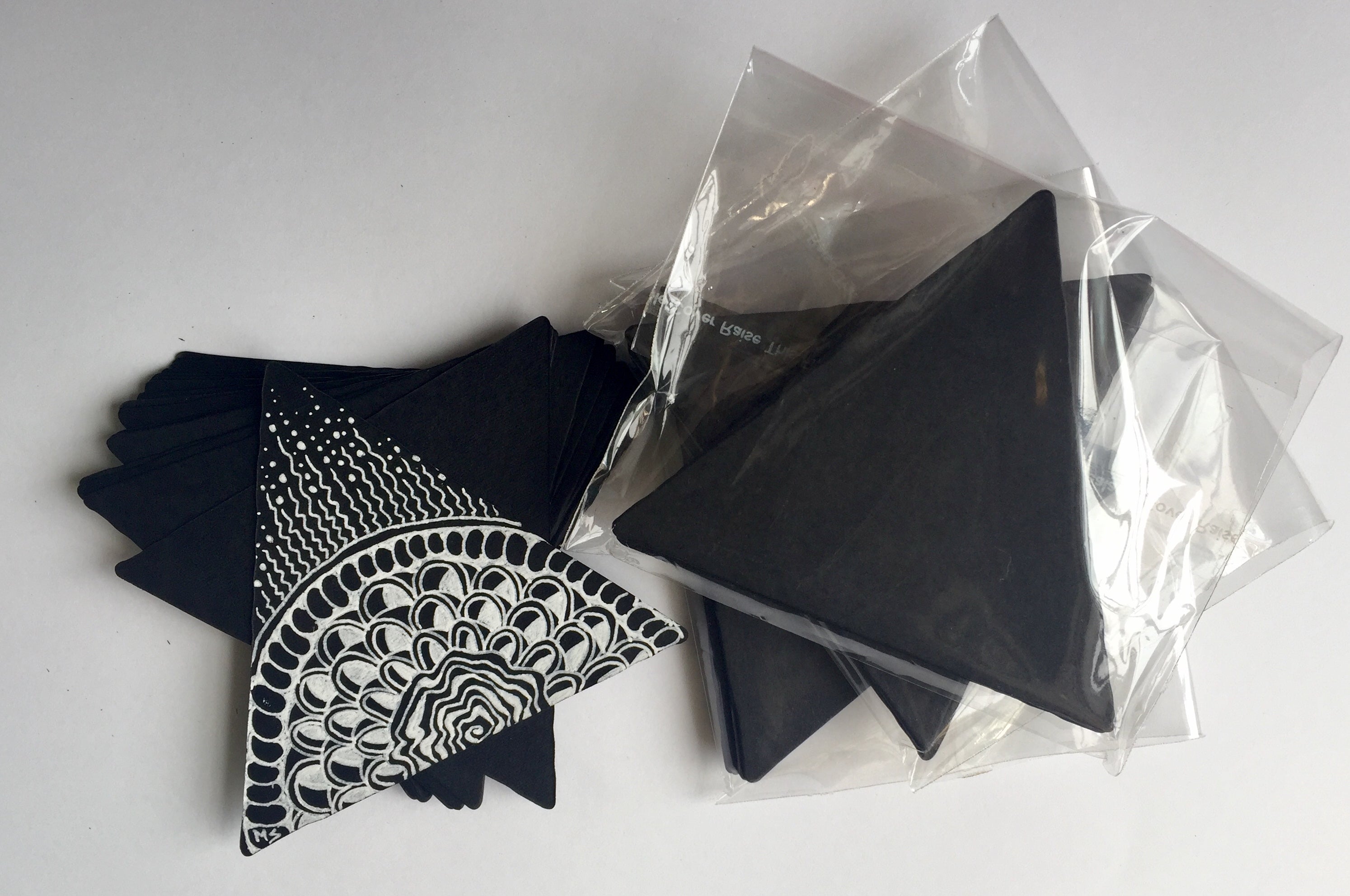 BLACK Triangle Tiles